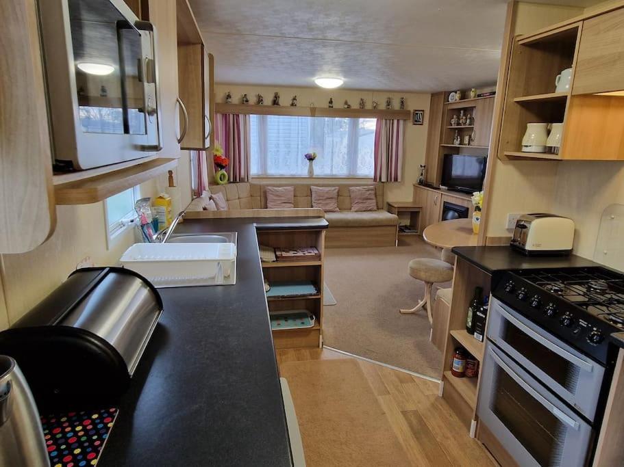Homely 3 Bed Van @ Weymouth Bay Exterior photo